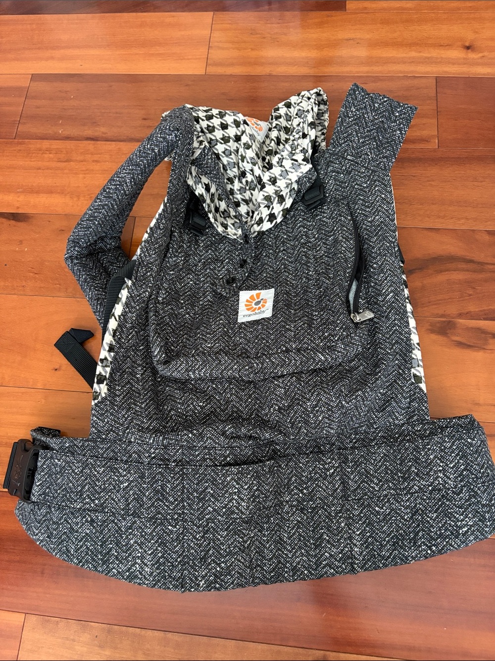 ErgoBaby Black Twill